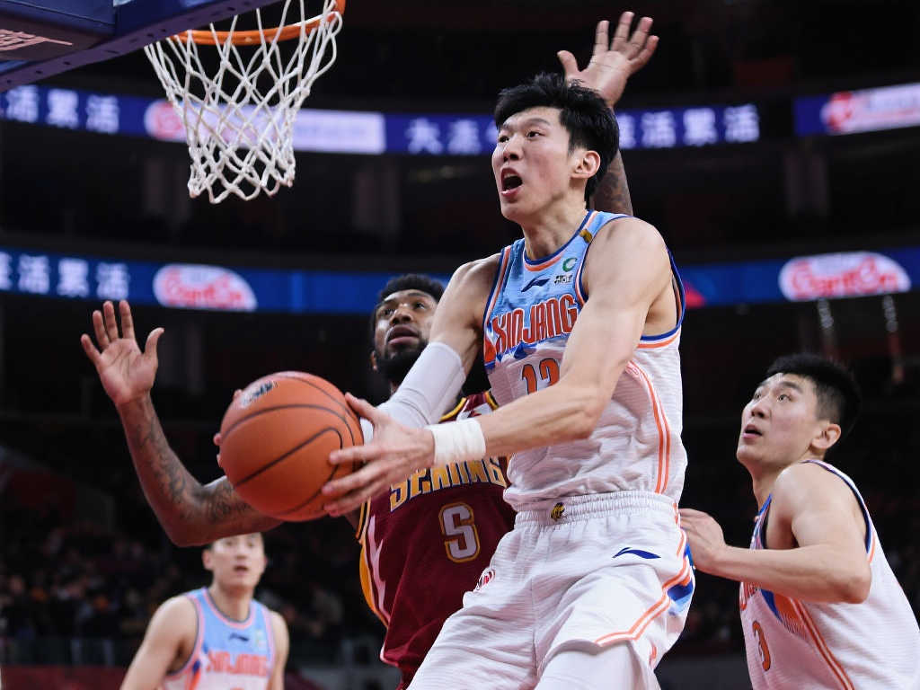 脏活累活我扛！周琦全面发挥：护筐+前场篮板，9中6砍下13分13板3助2帽